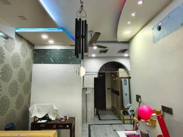 Flat for sale in North Delhi, Deri