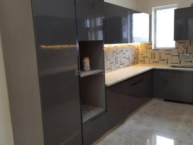 Flat for sale in North Delhi, Deri