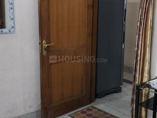 Flat for rent in Shalimar Bagh, Delhi