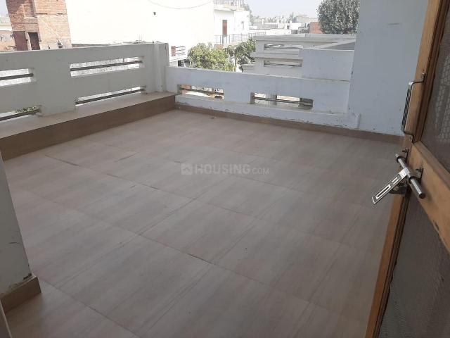 Flat for rent in Etah