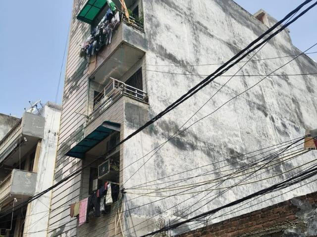 Flat for sale in West Delhi, Deri
