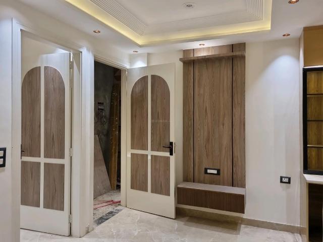 Flat for sale in West Delhi, Deri