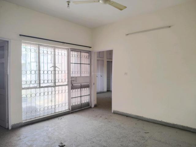 Flat for rent in Deri