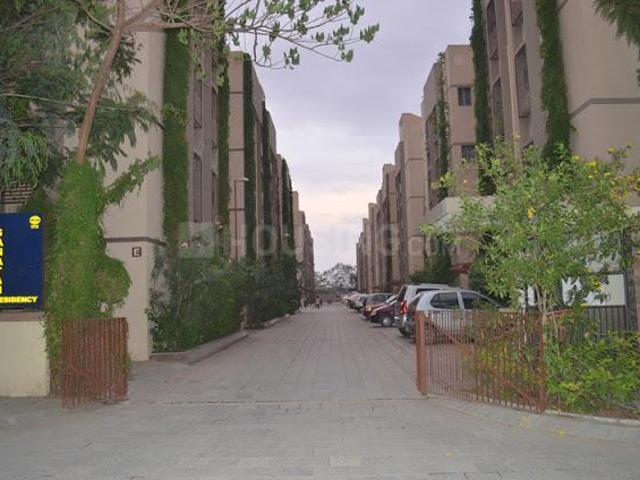 Flat for rent in Sarkhej, Gujarat