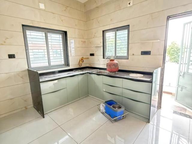 Flat for rent in Sarkhej, Gujarat