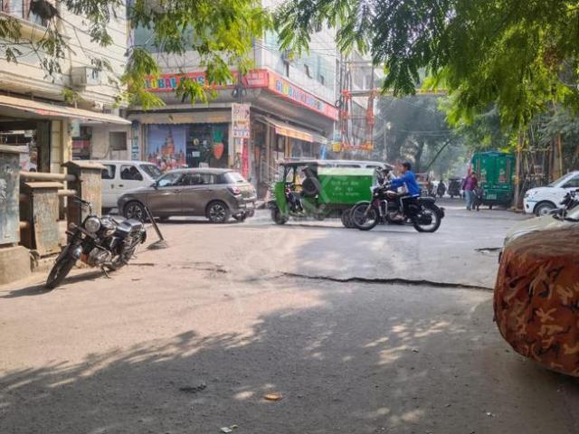 Flat for sale in North East Delhi, Deri