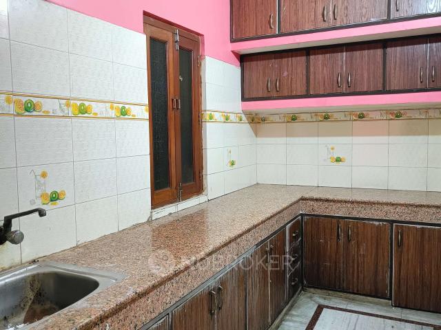 Flat for rent in South West Delhi, Deri