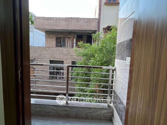 Flat for rent in East Delhi, Deri