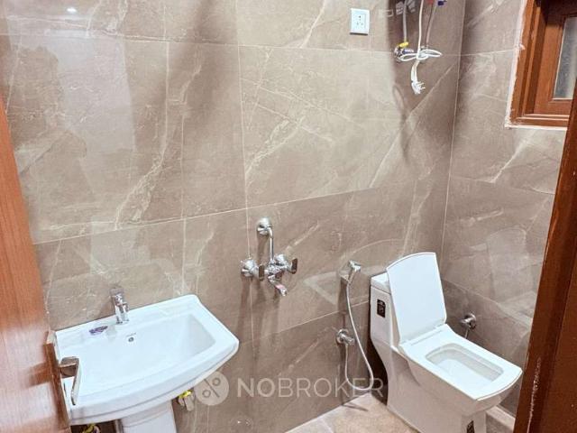 Flat for rent in South Delhi, Deri