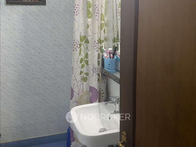 Flat for rent in South Delhi, Deri