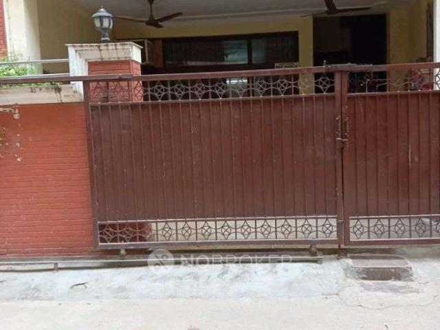 Flat for rent in South Delhi, Deri