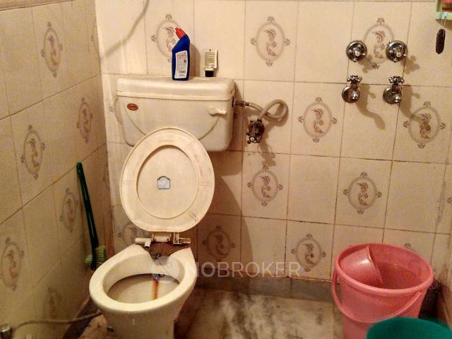 Flat for rent in South Delhi, Deri