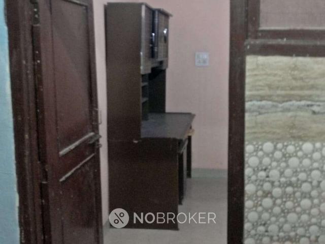 Flat for rent in East Delhi, Deri