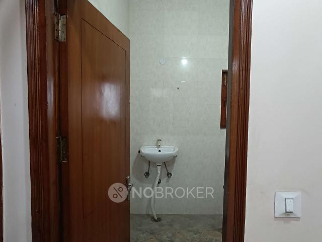 Flat for rent in East Delhi, Deri