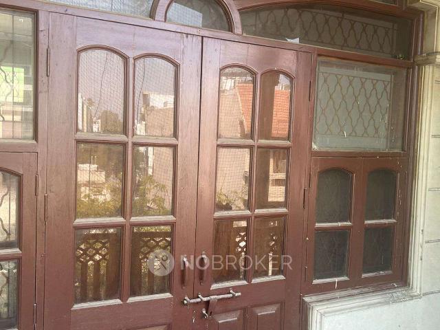Flat for rent in North West Delhi, Deri