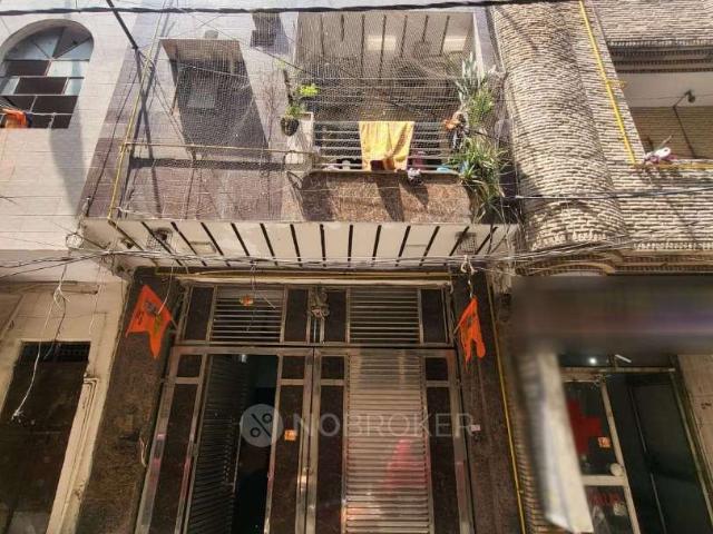Flat for rent in North West Delhi, Deri