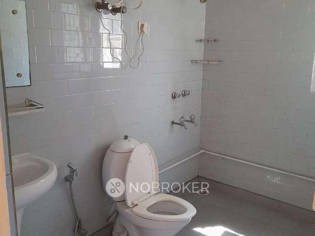Flat for rent in South Delhi, Deri