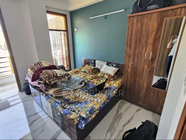Flat for rent in Sainik Farm, Delhi