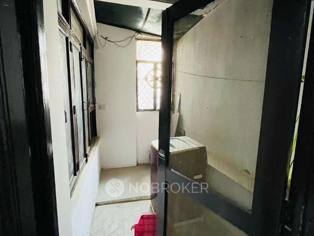 Flat for rent in South Delhi, Deri