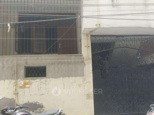 Flat for rent in South Delhi, Deri