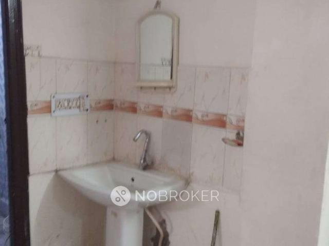 Flat for rent in East Delhi, Deri