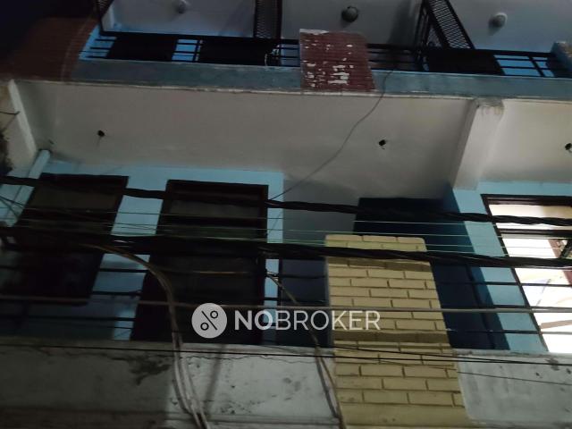 Flat for rent in West Delhi, Deri