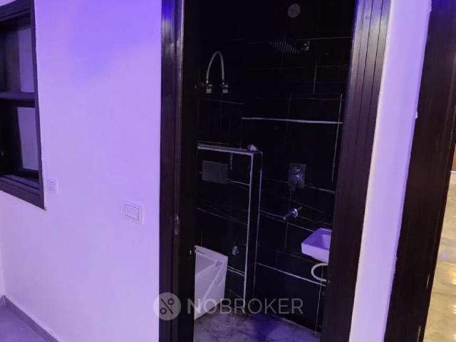 Flat for rent in West Delhi, Deri