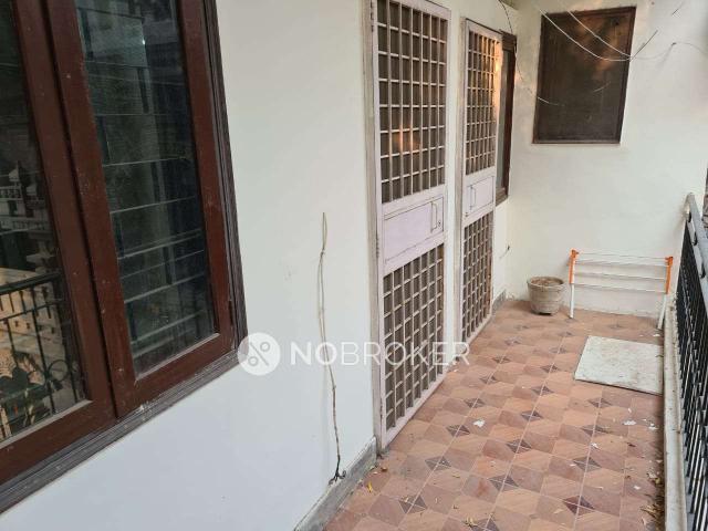 Flat for rent in South Delhi, Deri