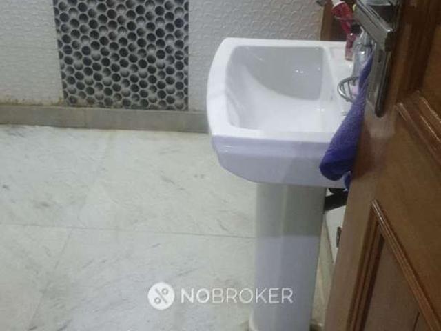 Flat for rent in West Delhi, Deri