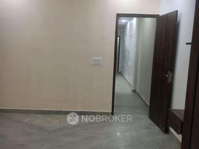 Flat for sale in North Delhi, Deri