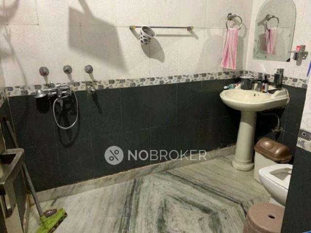 Flat for sale in North West Delhi, Deri