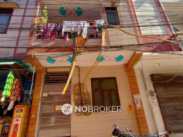 Flat for sale in East Delhi, Deri