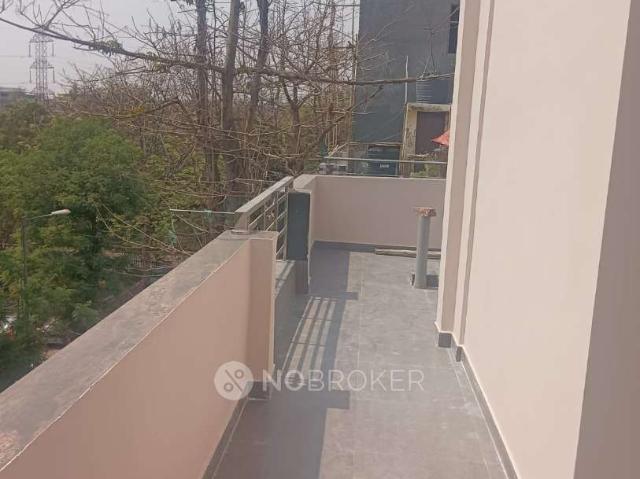 Flat for sale in North Delhi, Deri