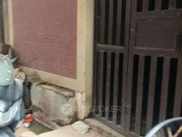 Flat for sale in Shakarpur, Delhi