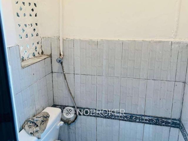 Flat for sale in North Delhi, Deri