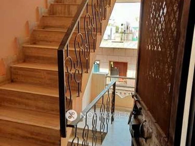 Flat for sale in West Delhi, Deri