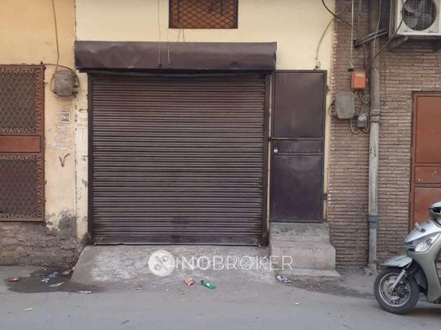 Flat for sale in West Delhi, Deri