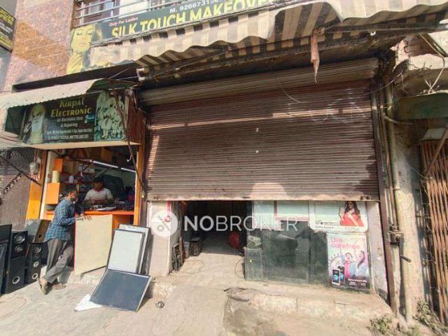 Flat for sale in West Delhi, Deri