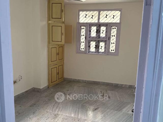 Flat for rent in East Delhi, Deri