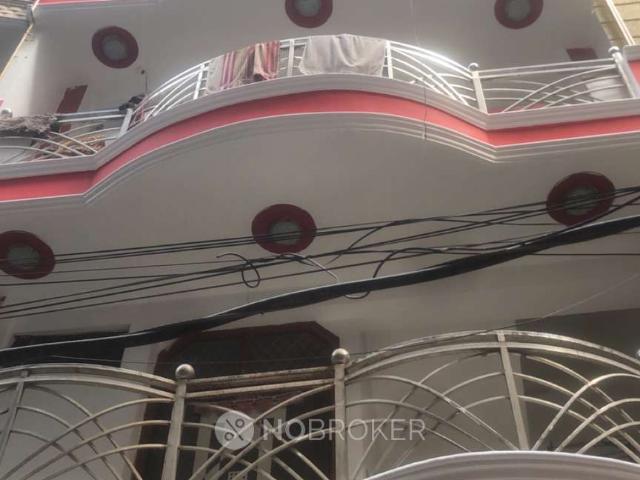 Flat for rent in South Delhi, Deri