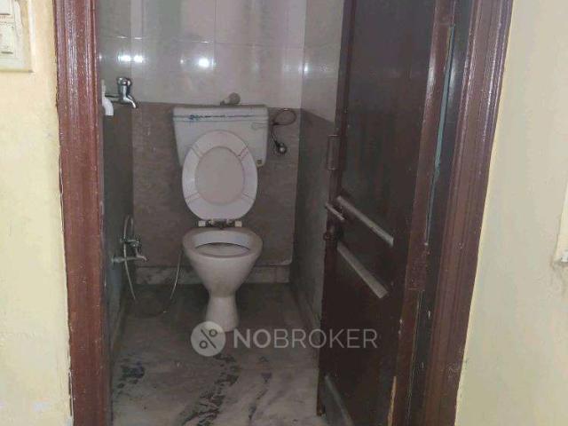 Flat for sale in North Delhi, Deri