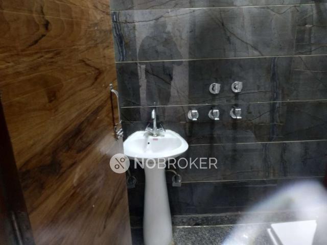 Flat for rent in West Delhi, Deri