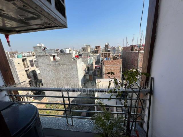 Flat for sale in West Delhi, Deri