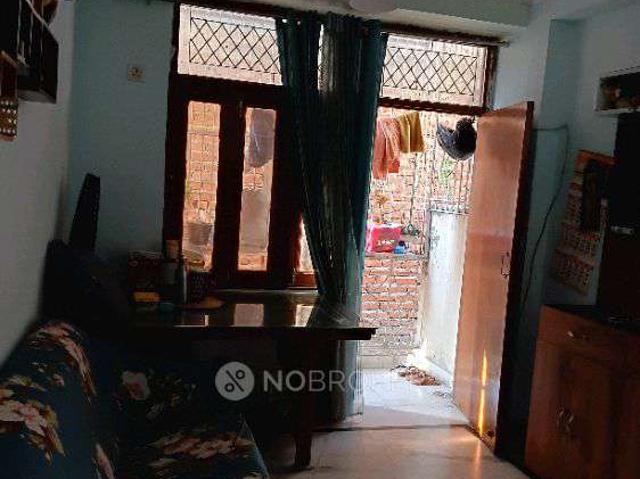 Flat for rent in South Delhi, Deri