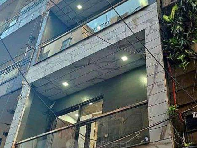 Flat for sale in Vishnu Garden, Delhi