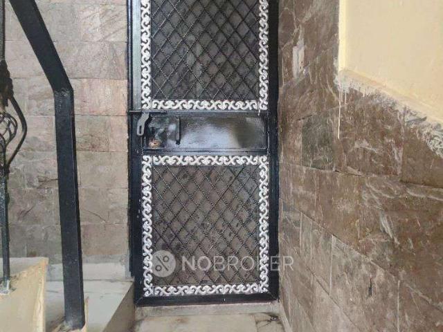 Flat for rent in East Delhi, Deri