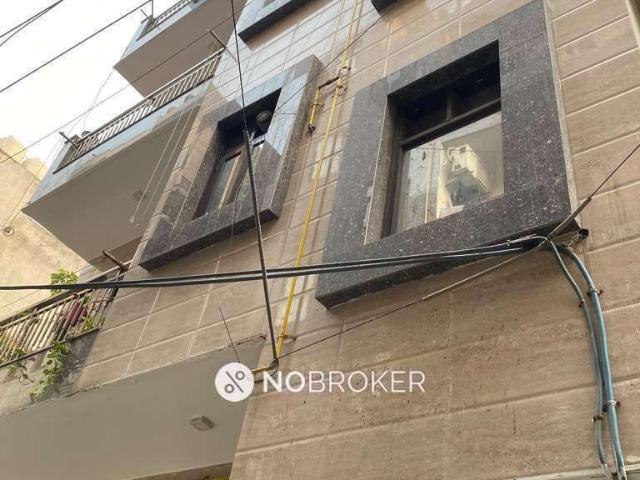Flat for sale in North Delhi, Deri