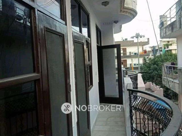 Flat for sale in North Delhi, Deri