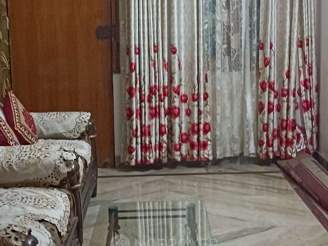 Flat for rent in East Delhi, Deri