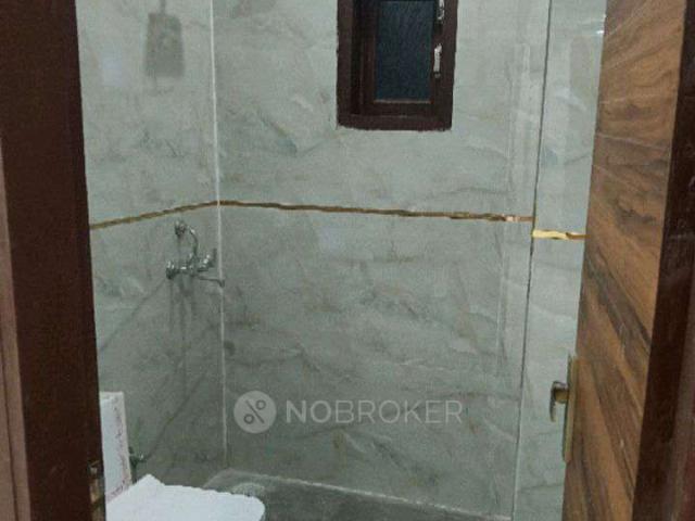 Flat for rent in South Delhi, Deri